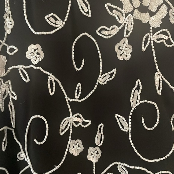 EUC JKara Black Dress with white floral beeding Size 16 - Picture 4 of 13